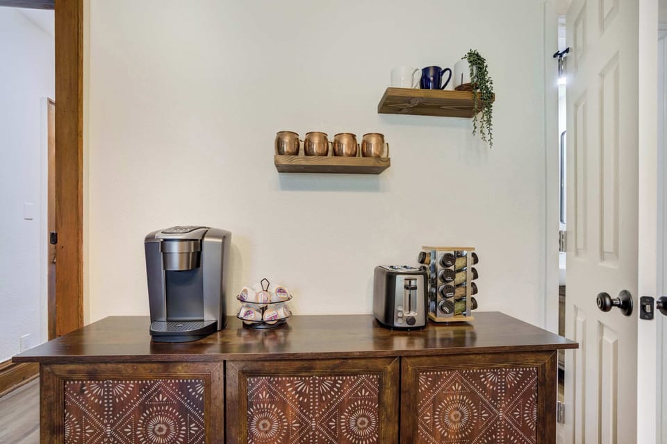 Start your morning with a fresh brew at the coffee station, stocked with complimentary K-Cups.