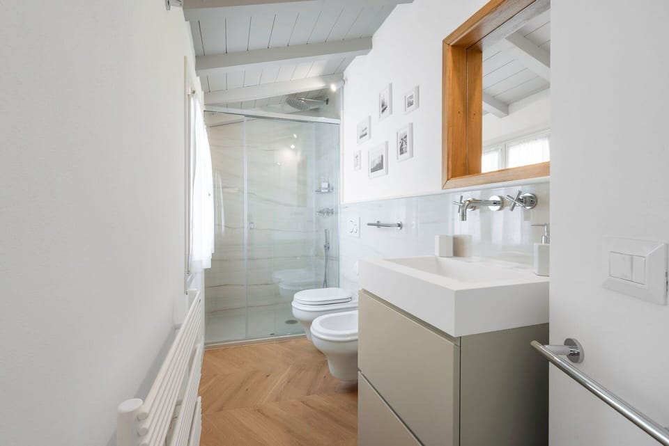 Autumn, Bathroom, Spring, Summer, Winter