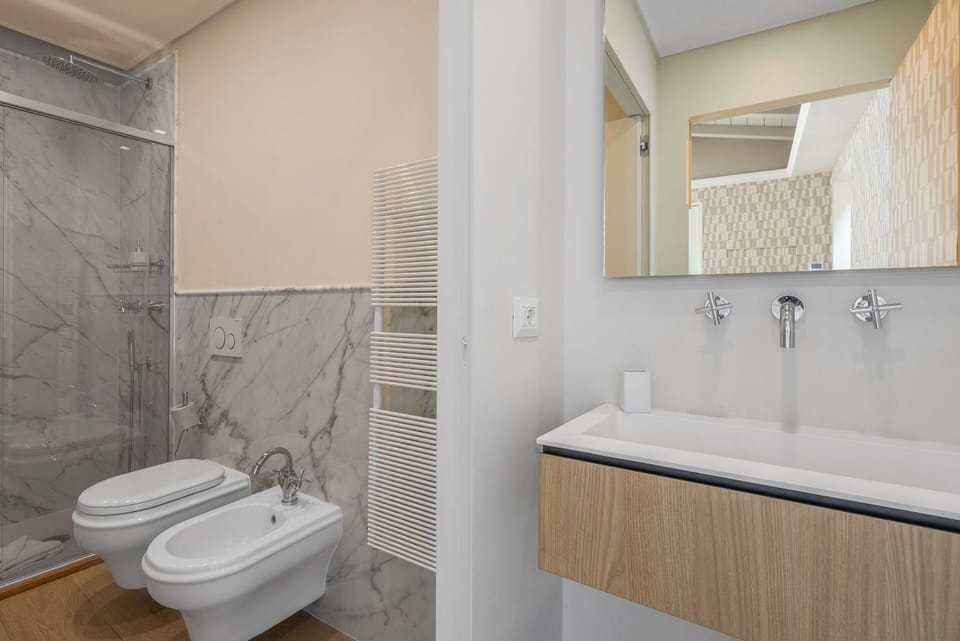 Autumn, Bathroom, Spring, Summer, Winter