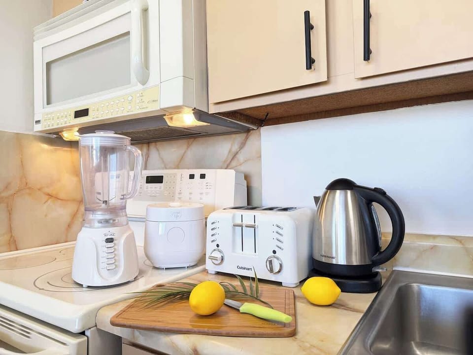Whip up your favorite vacation drinks and meals with a kitchen equipped with all the essentials.
