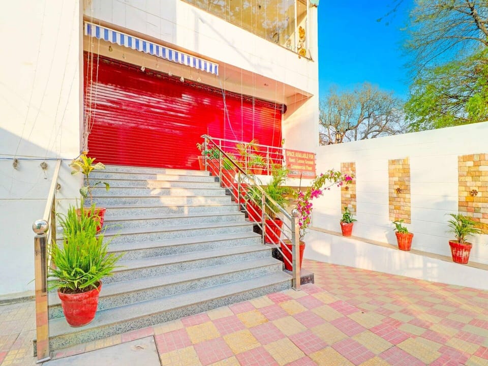 House | Reception