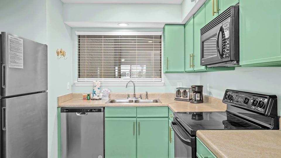 Gear up for beach sandwich prep, seafood boils, + morning frittatas in this spacious kitchen. 
