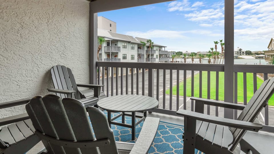 We can already hear the good family gossip coming out during a late-night porch chat right here. 