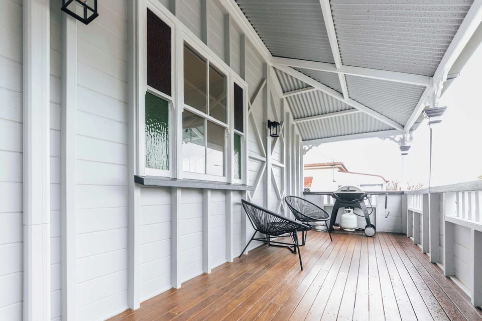 17 Cothill. relaxing balcony