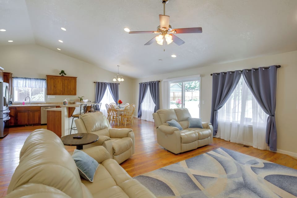House (3 Bedrooms) | Interior