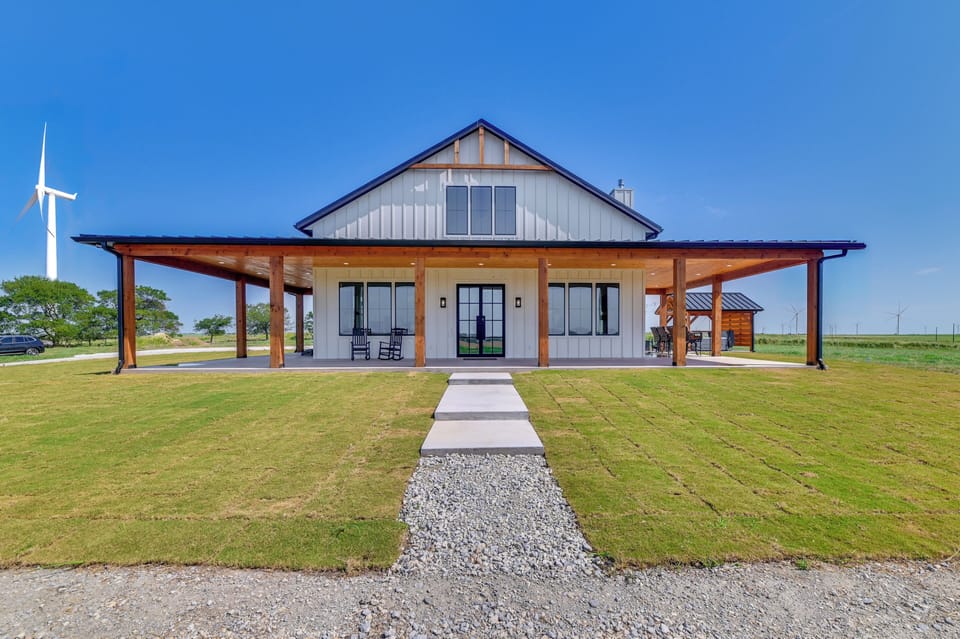 House (4 Bedrooms) | Front of property