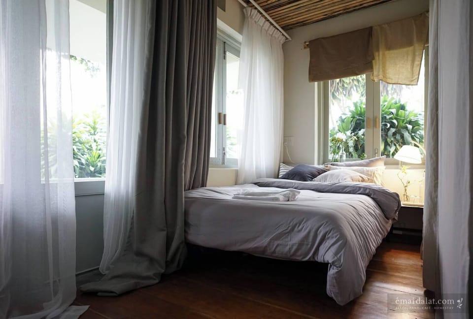 Deluxe Double Room Single Use (Clara) | Iron/ironing board, free WiFi, bed sheets