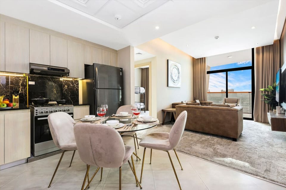 Dining Area & Living Space: Bright and airy, perfect for meals and relaxation with stunning views!