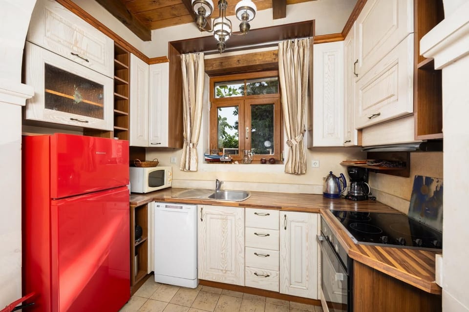 Unit 1 - equipped kitchen