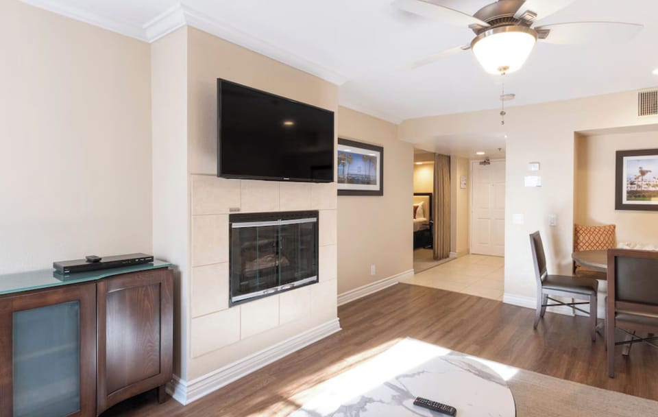 Dining room, with TV, fireplace, dining area.