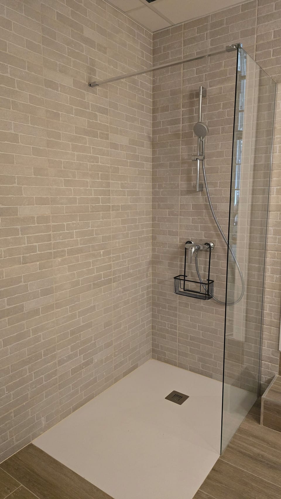 Family Apartment, Non Smoking | Bathroom | Shower, free toiletries, hair dryer, towels