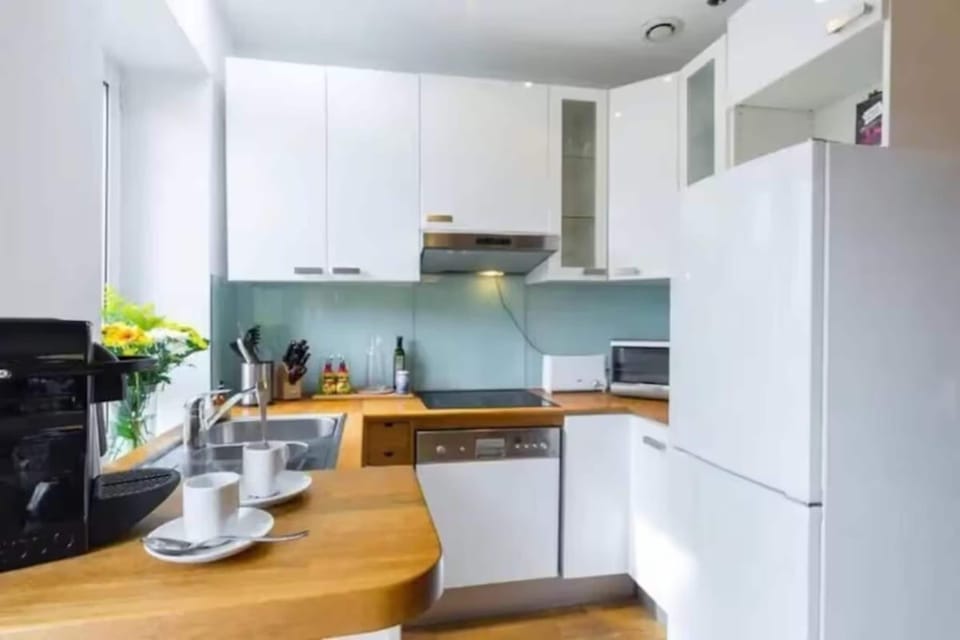 Design Apartment, Balcony, City View | Private kitchen | Espresso maker, coffee/tea maker, electric kettle