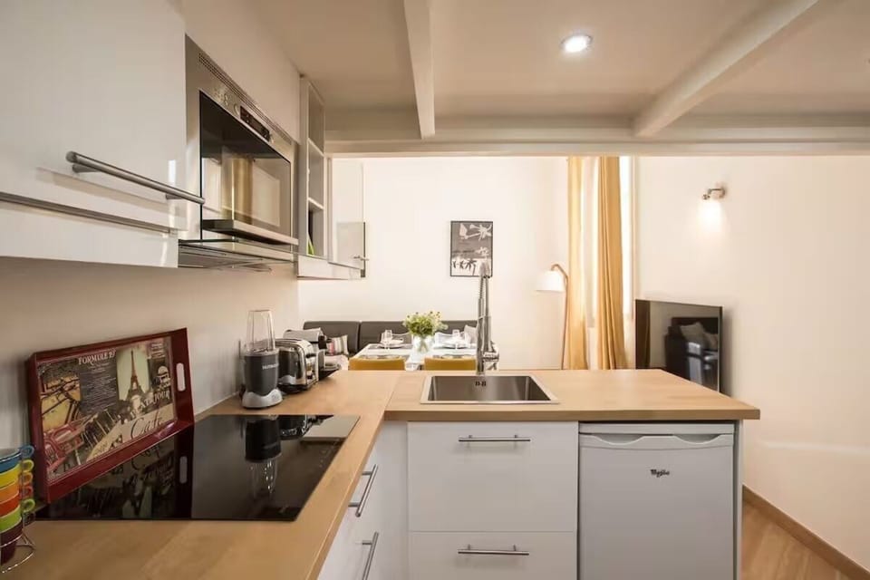 Deluxe Apartment, Courtyard View | Private kitchen | Espresso maker, coffee/tea maker, electric kettle