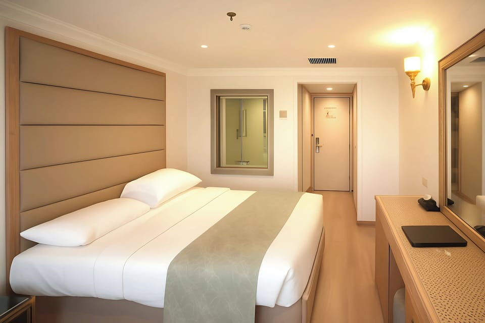 Deluxe Double Room, River View | In-room safe, soundproofing