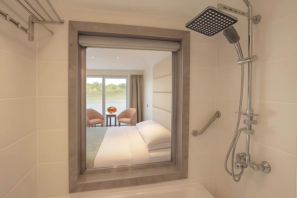 Combined shower/tub, towels, soap, shampoo