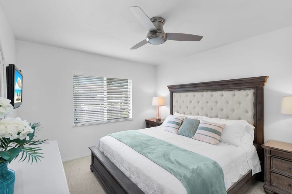 King-sized bed with perfect morning view of the canal in bedroom #2