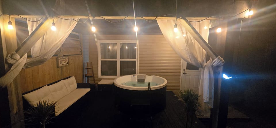 Indoor spa tub