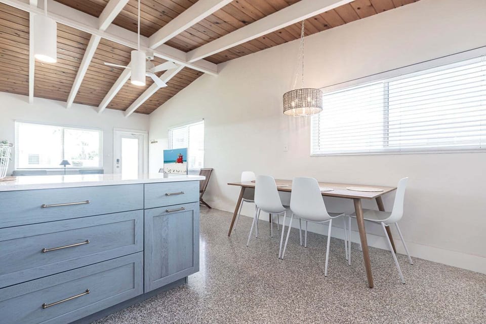 04 Dining Area