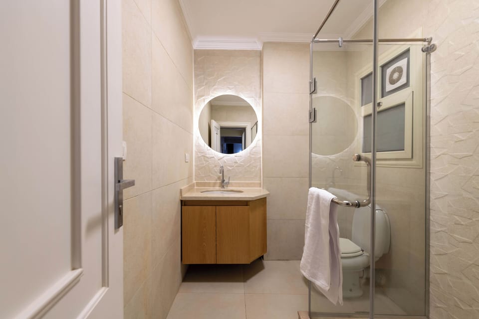 Apartment, Balcony, City View | Bathroom