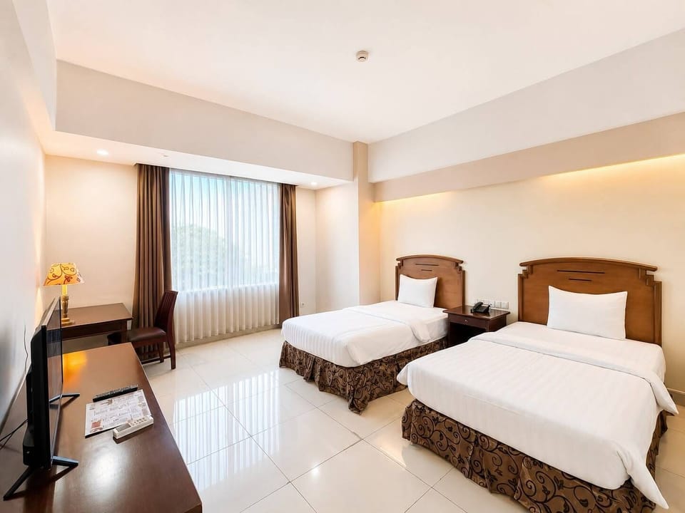Superior Twin Room, 2 Twin Beds, Non Smoking, City View | Desk, laptop workspace, iron/ironing board (on request)