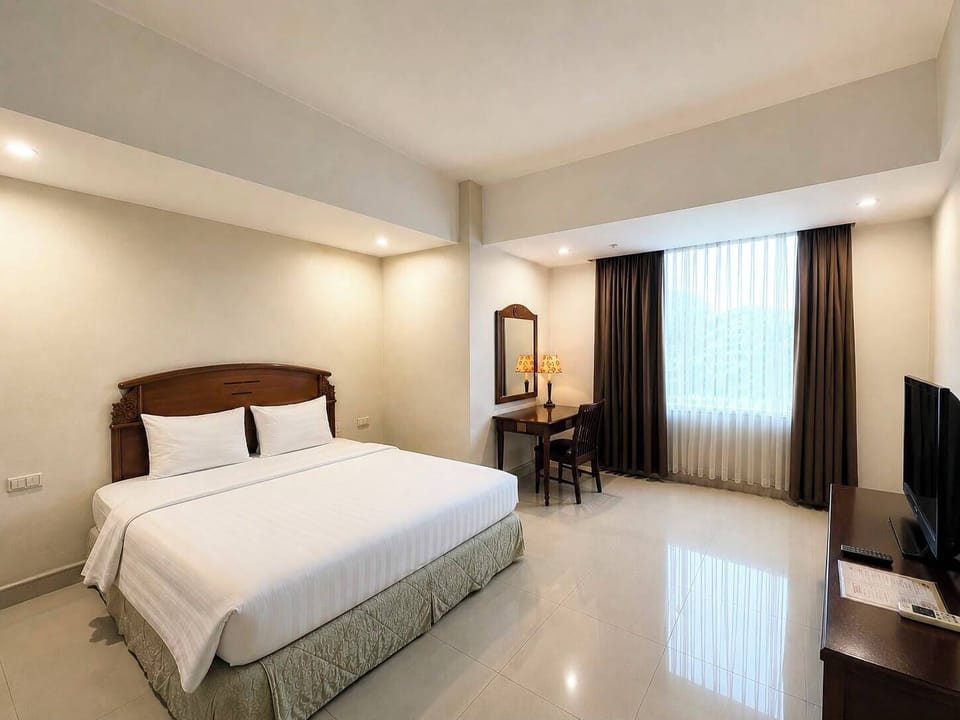 Superior Single Room, 1 Queen Bed, City View | Desk, laptop workspace, iron/ironing board (on request)