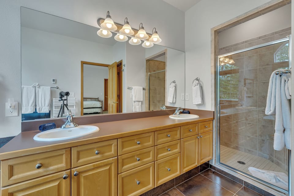 Master en suite bathroom