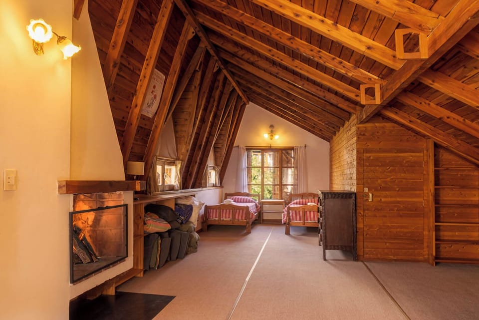 Classic Cottage, Patio, Mountain View | Free WiFi