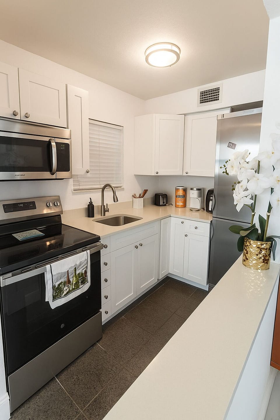 Bright fully stocked kitchen with Keurig and wine opener for guests