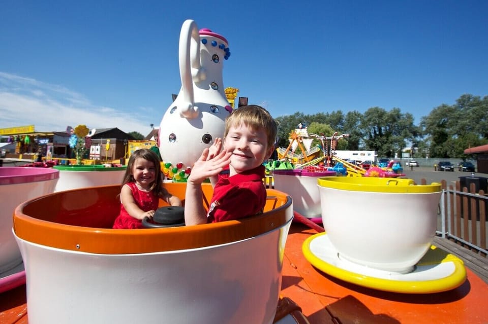 BAF Luxury Stays - Caravan Sleeps 8 Campground/ 
RV Resort in Northampton