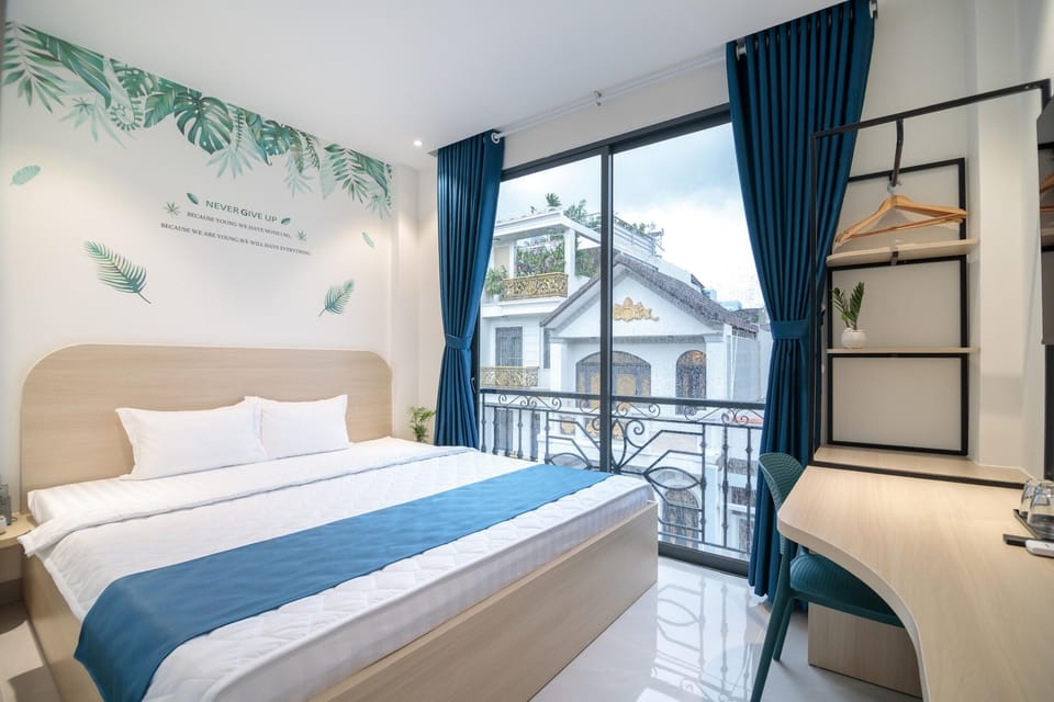 Deluxe Double Room Single Use | Desk, soundproofing, free WiFi