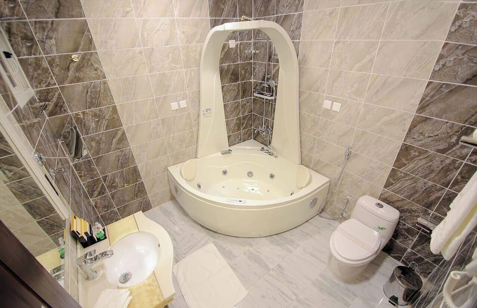 Superior Suite, City View | Bathroom | Free toiletries, slippers, towels, soap