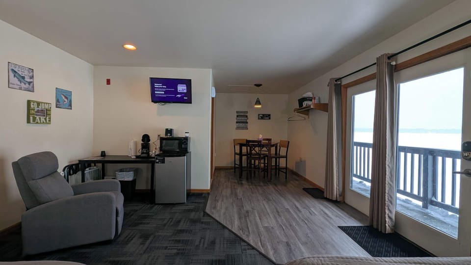 Room 10 kitchenette and table for 4
