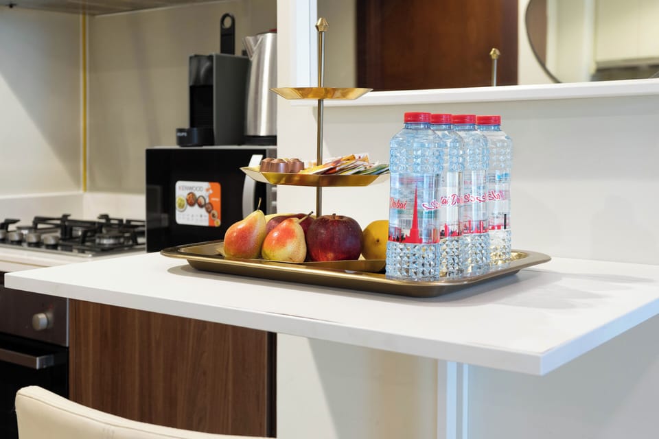 Deluxe Apartment, 2 Bedrooms, Lake View | Private kitchen | Fridge, microwave, oven, stovetop