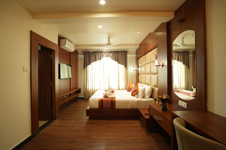 Presidential Suite | Desk, laptop workspace, blackout drapes, soundproofing
