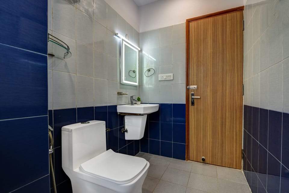 Standard Double or Twin Room | Bathroom | Shower, towels, soap, toilet paper