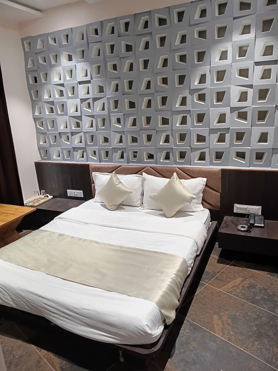 Deluxe Single Room, City View | Free WiFi
