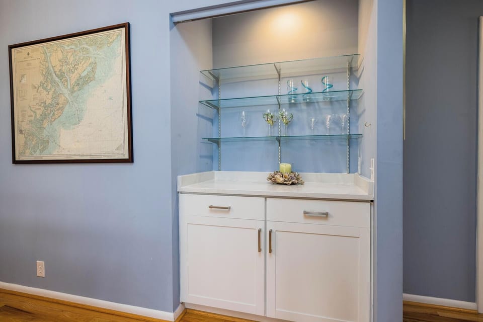 Dining room with bar