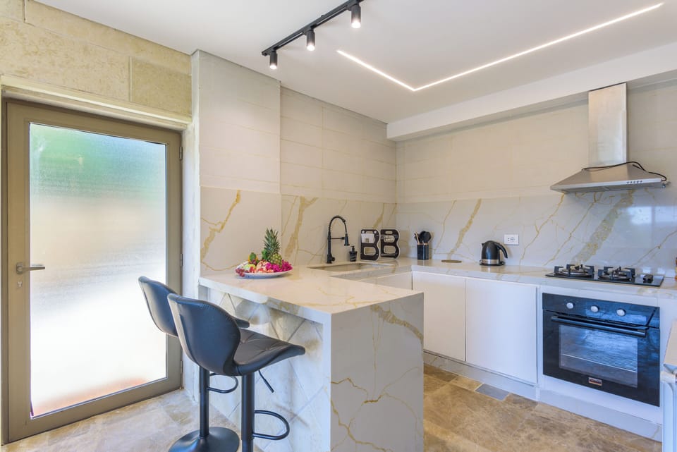 Villa, 4 Bedrooms, Kitchen, Mountain View | Private kitchen | Full-size fridge, oven, stovetop, electric kettle