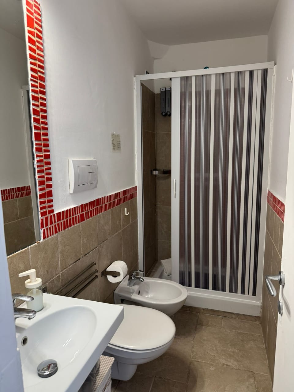 Comfort Room, 1 Queen Bed, Sea View | Bathroom | Shower, free toiletries, bidet, towels
