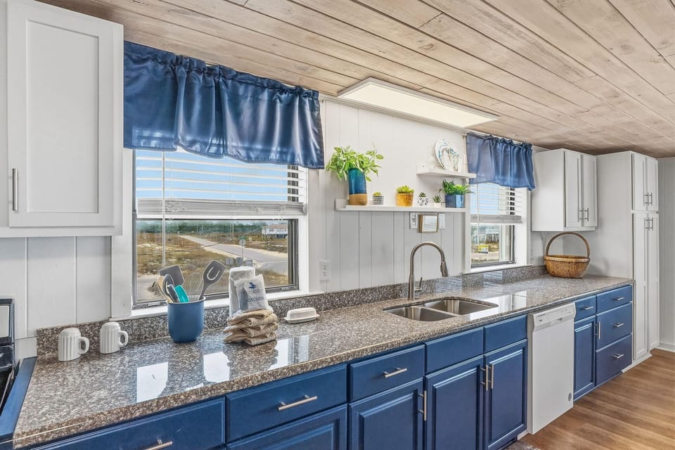 House, Multiple Beds (LegaSea Beach House) | Private kitchen