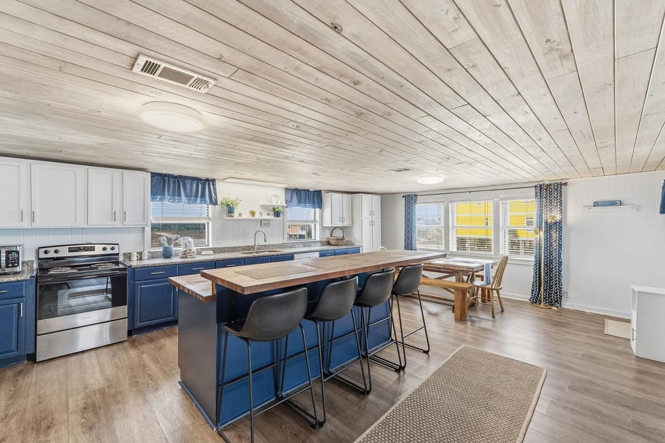 House, Multiple Beds (LegaSea Beach House) | Private kitchen