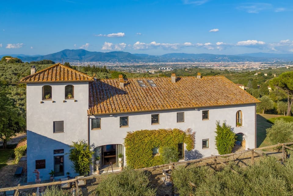 The Romantic Olive Reatreat with pool and garden near Florence Villa in Tuscany