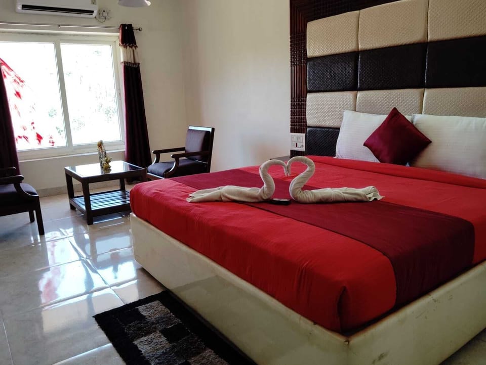 Deluxe Double Room, Valley View | Soundproofing, iron/ironing board