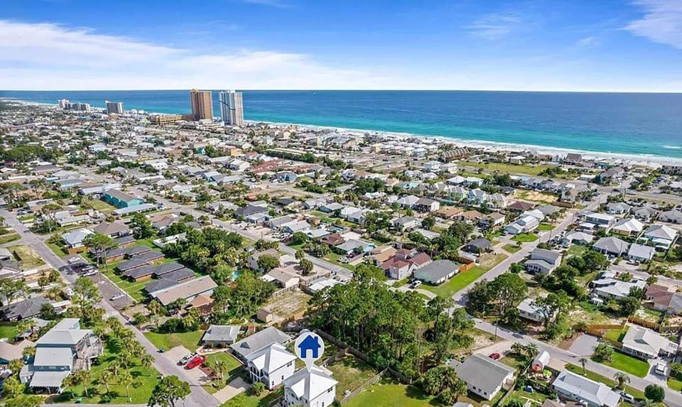 House, Multiple Beds (Sunny Daze) | Aerial view