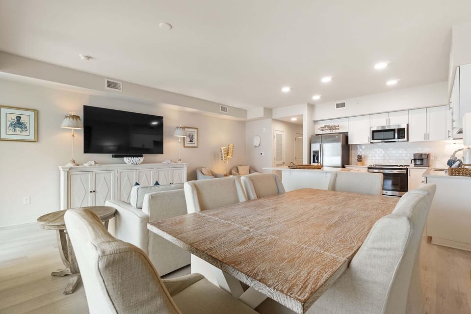 Condo, 1 King Bed with Sofa bed (Sea Glass 216) | Dining