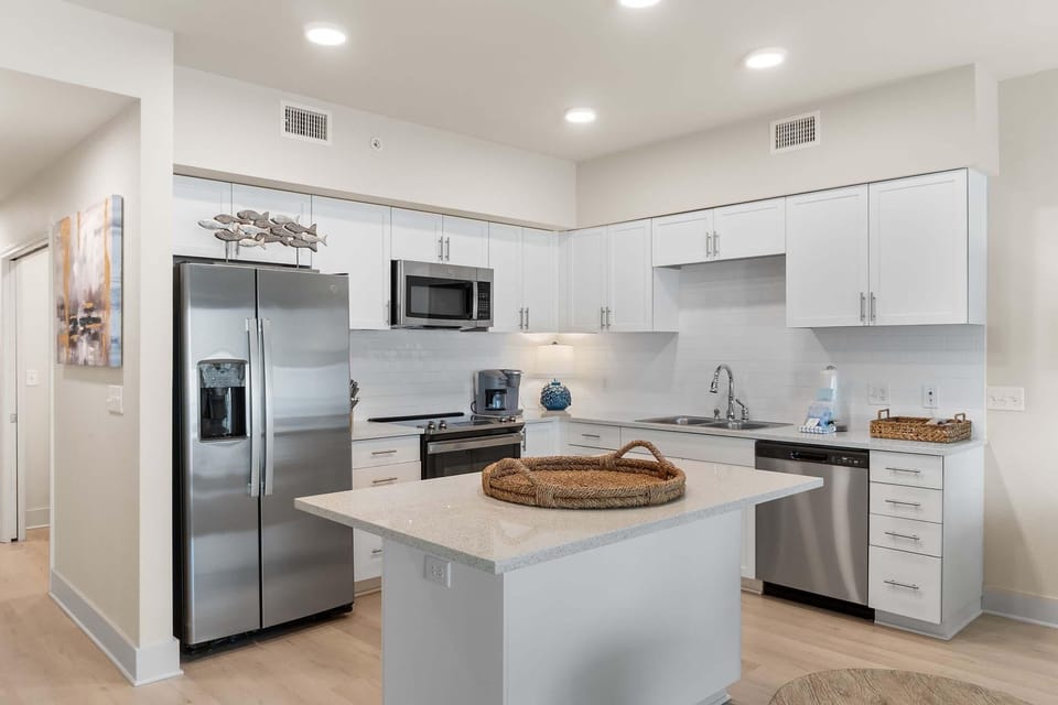 Condo, 1 King Bed with Sofa bed (Sea Glass 216) | Private kitchen | Oven, toaster