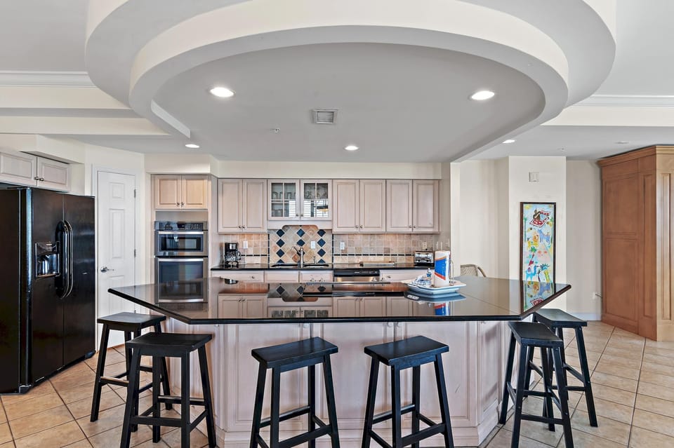 Condo, Multiple Beds (Inn at Crystal Beach 611) | Private kitchen
