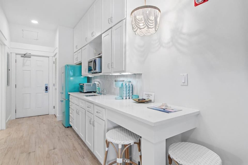 Get the extra space you need for remote work or comfortable dining with this convenient counter extension! Finish your tasks or eat without feeling cramped.