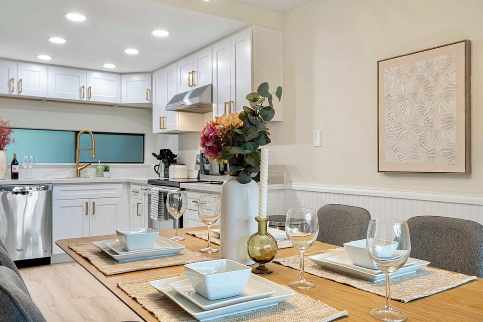 Luxury House, Garden View (2 Bedrooms) | In-room dining