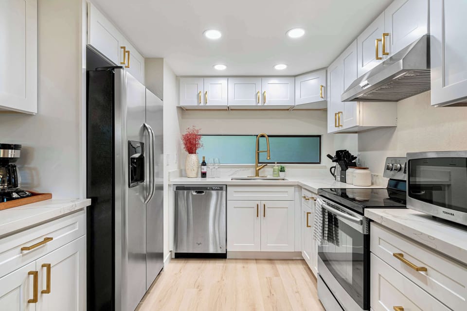 Luxury House, Garden View (2 Bedrooms) | Private kitchen | Fridge, microwave, oven, coffee/tea maker